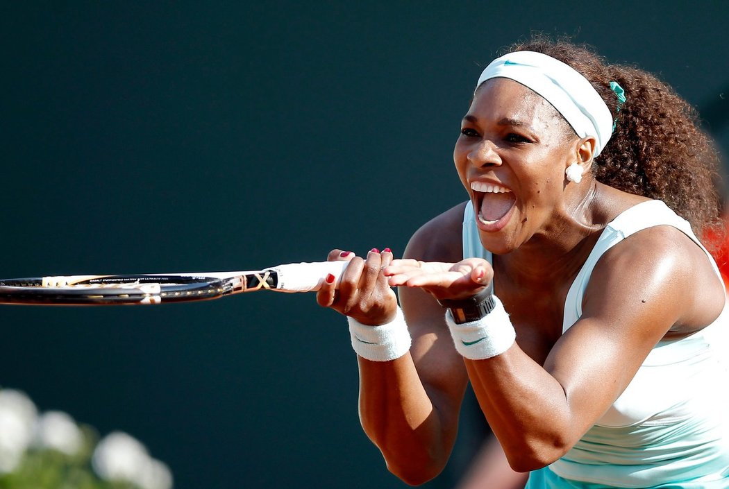 Proč takhle? Serena Williamsová nezvládla duel s Virginií Razzanovou a poprvé v kariéře vypadla na grandslamu v prvním kole