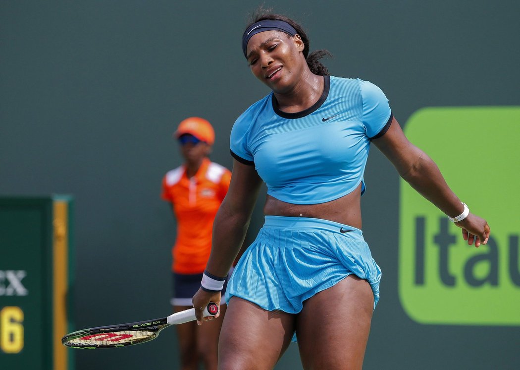 Americká tenisová světová jednička Serena Williamsová během utkání se Světlanou Kuzněcovovou na turnaji v Miami