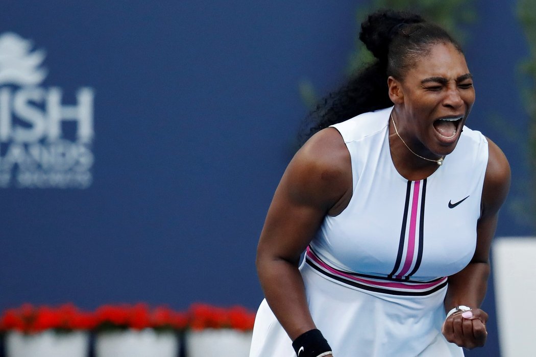 Serena Williamsová se raduje z výhry nad Rebeccou petersonovou