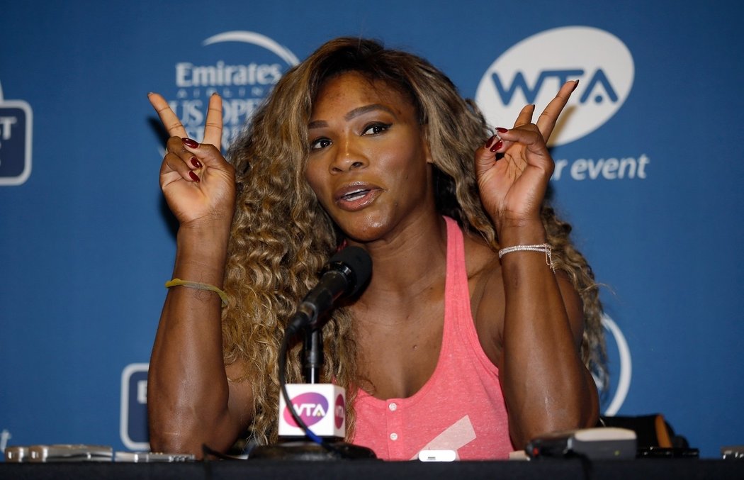Světová tenisová jednička Serena Williams na tiskové konferenci před americkým turnajem ve Stanfordu