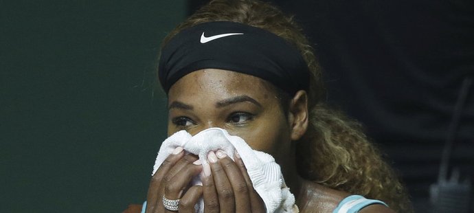 Serena Williamsová nenastoupila kvůli zranění kolena do semifinále tenisového turnaje v Indian Wells