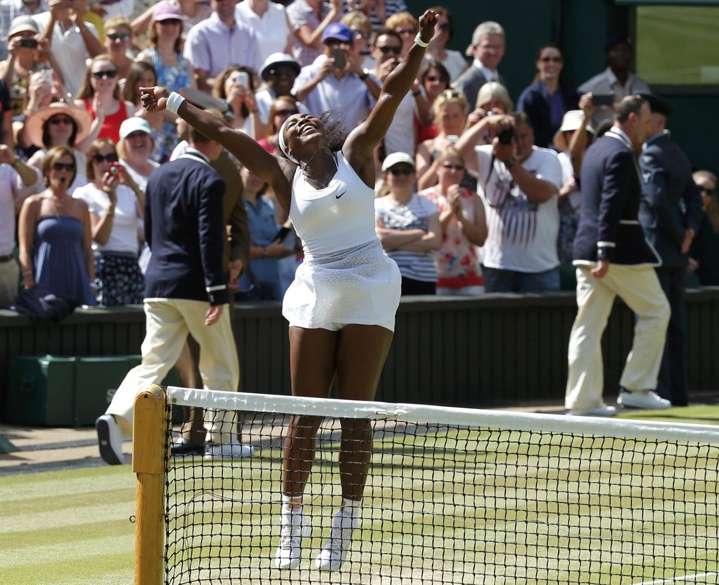 Serena Williamsová porazila Garbine Muguruzaovou 6:4, 6:4 a slaví svůj šestý titul z Wimbledonu