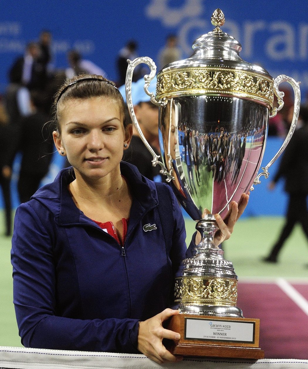 Rumunská tenistka Simona Halepová s vítězným pohárem na turnaji Garanti Koza Tournament of Champions v Bulharsku