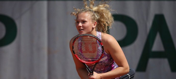 Kateřina Siniaková postoupila do finále tenisového turnaje v Šen-čenu po vítězství nad třetí nasazenou Britkou Johannou Kontaovou 1:6, 6:4 a 6:4.