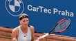 Petra Kvitová se raduje z úspěšného míče v utkání proti Kateřině Siniakové ve čtvrtfinále turnaje v Praze