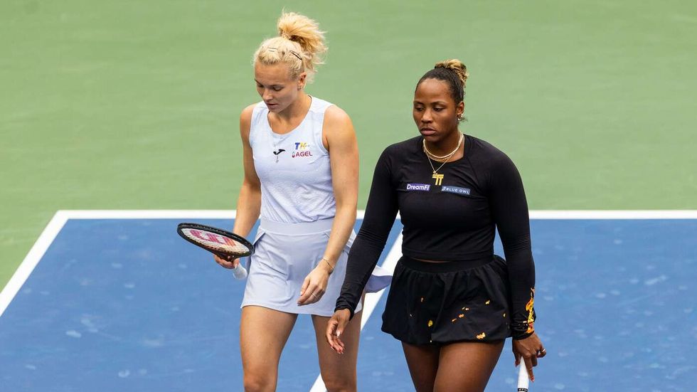 Česká tenistka Kateřina Siniaková s americkou parťačkou Taylor Towndsendovou