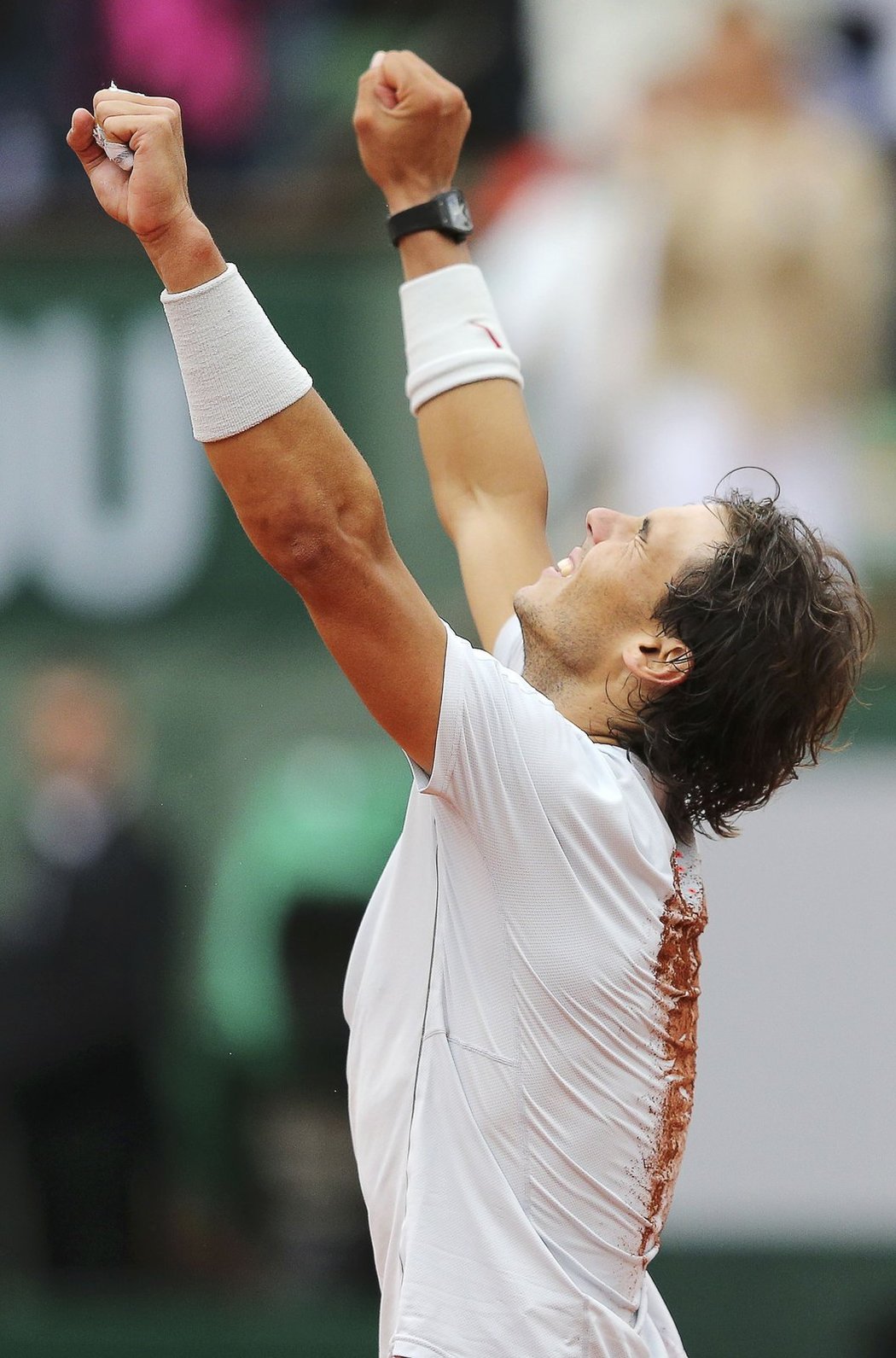 Vamos! Rafael Nadal si užívá vítězné chvilky po triumfu na Roland Garros