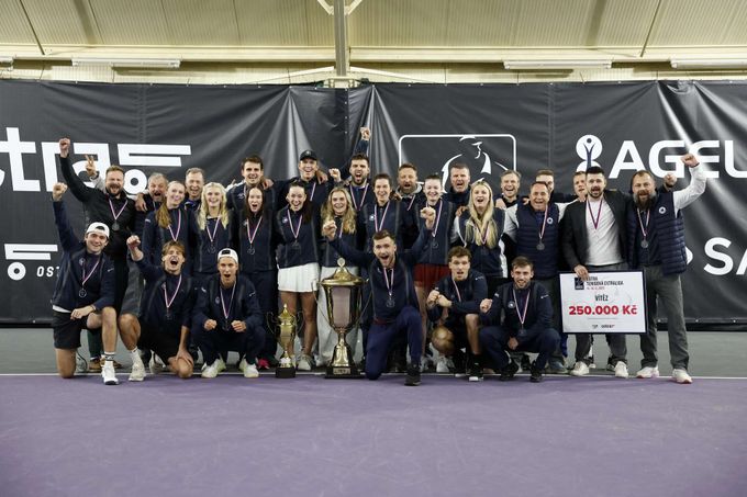 Sparťanský tenis slaví extraligový titul, rozhodly Valentová s Havlíčkovou Sparťanský tenis slaví extraligový titul, rozhodly Valentová s Havlíčkovou