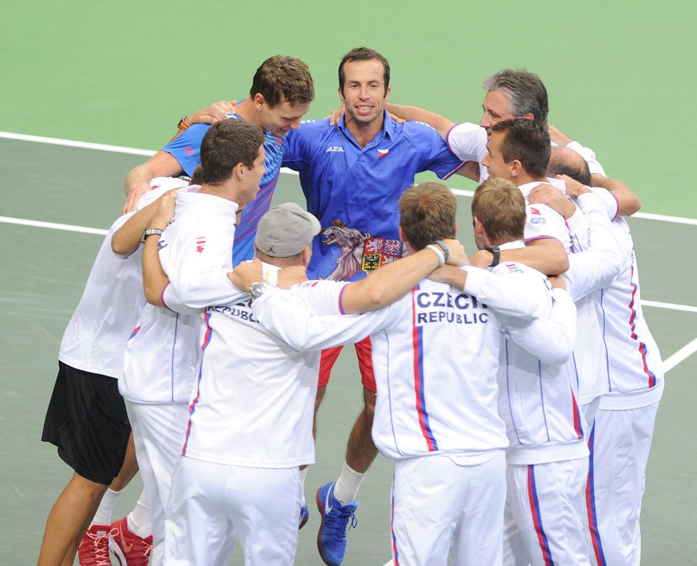 Čeští tenisté se radují z postupu do finále Davis Cupu