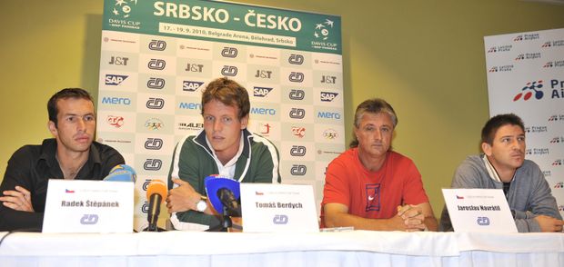 Tiskovka před odletem do Srbska. Tiskovka před odletem do Srbska.