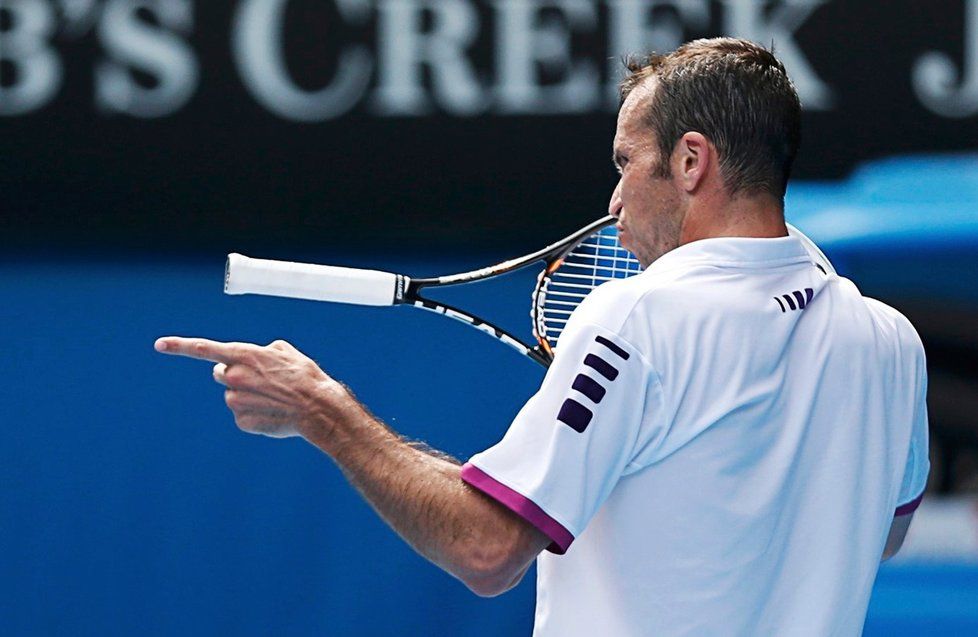 Radek Štěpánek baví diváky v Melbourne během utkání se světovou jedničkou Novakem Djokovičem