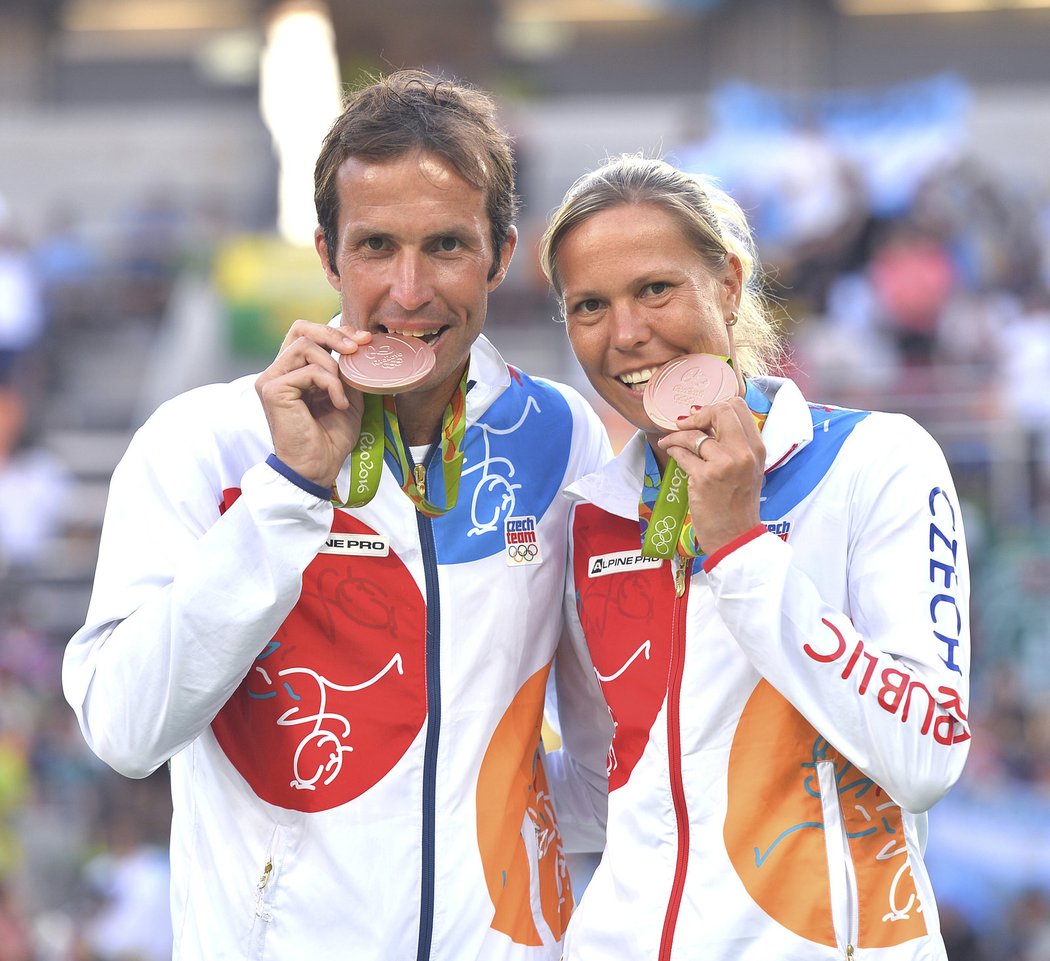 Pátou bronzovou medaili pro český tým přidalo duo Radek Štěpánek a Lucie Hradecká ve smíšené čtyřhře