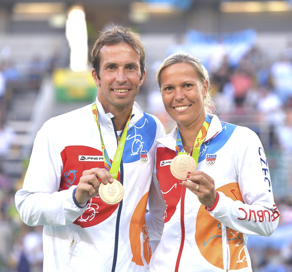 Radek Štěpánek a Lucie Hradecká skončili na olympiádě v Riu s bronzovou medailí za turnaj v mixu