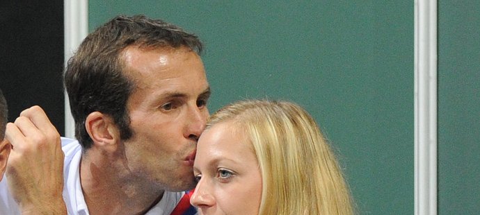 Šťastný pár Radek Štěpánek a Petra Kvitová si vychutnával vítězství v semifinále Davis Cupu