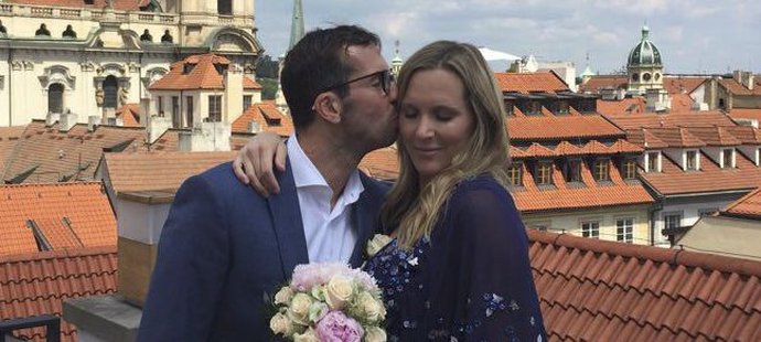 Foto novomanželů Radka Štěpánka a Nicole Vaidišové