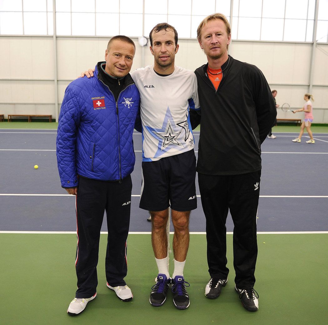 Zleva kondiční trenér Marek Všetíček, Radek Štěpánek, Petr Korda