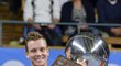 Český tenista Tomáš Berdych slaví obhajobu titulu na turnaji ve Stockholmu