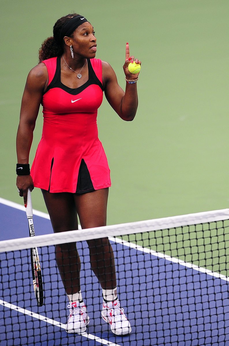 Serena Williamsová v diskuzi s rozhodčí při finále US Open