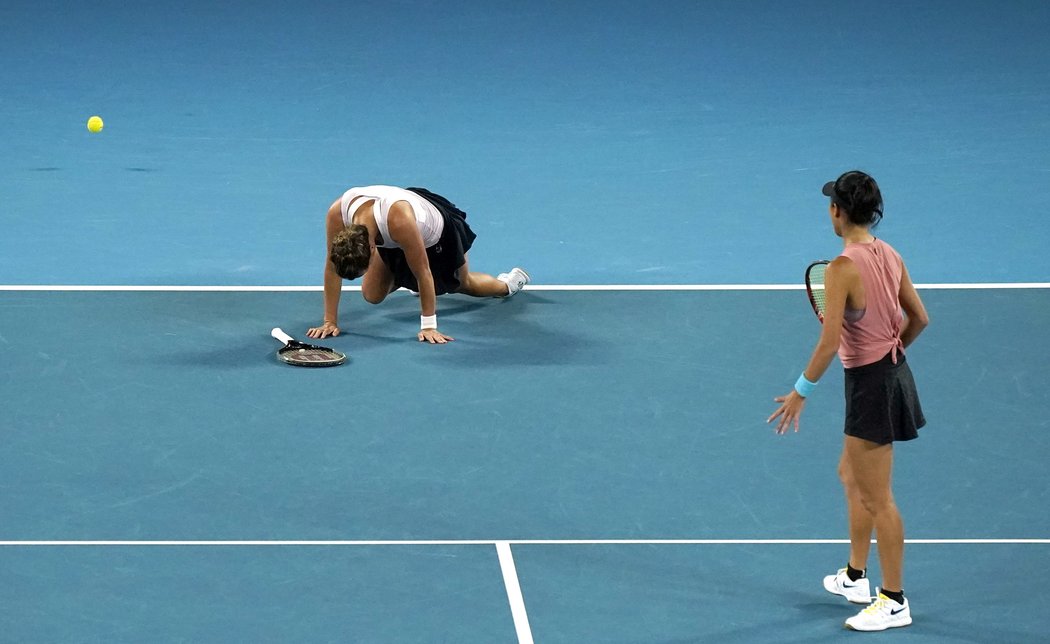 Barbora Strýcová deblový titul na Australian Open nezískala. S tchajwanskou partnerkou Sie Šu-wej jako turnajové jedničky prohrály v dnešním finále v Rod Laver Areně s druhým nasazeným maďarsko-francouzským párem Tímea Babosová, Kristina Mladenovicová 2:6 a 1:6.