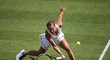 Česká tenistka Barbora Strýcová v utkání s Australankou Ashley Bartyovou na travnatém turnaji v Birminghamu