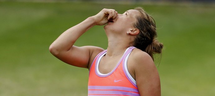 Barbora Strýcová si ve druhém kola poradila s krajankou Hradeckou