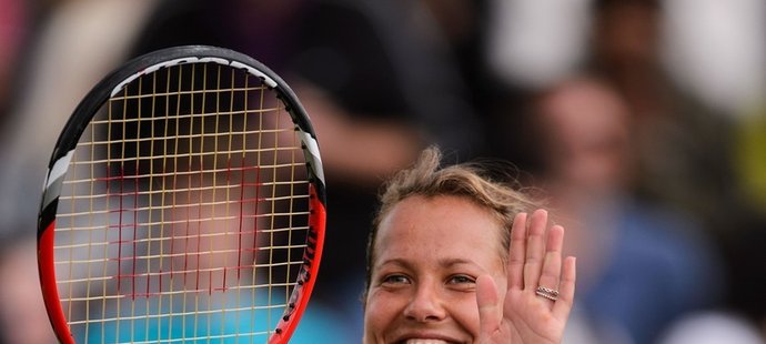 Barbora Strýcová se raduje z postupu do druhého kola Wimbledonu