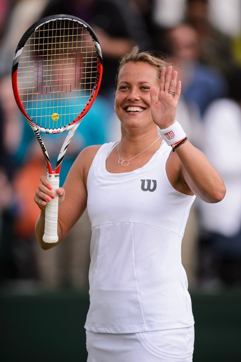 Barbora Strýcová se raduje z postupu do druhého kola Wimbledonu