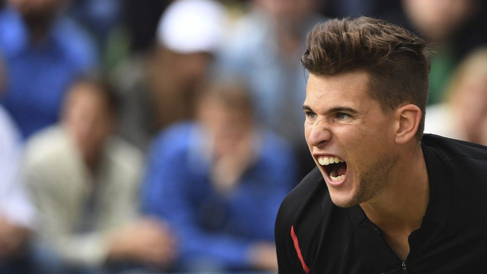 Dominic Thiem v semifinále turnaje ve Stuttgartu proti Rogeru Federerovi