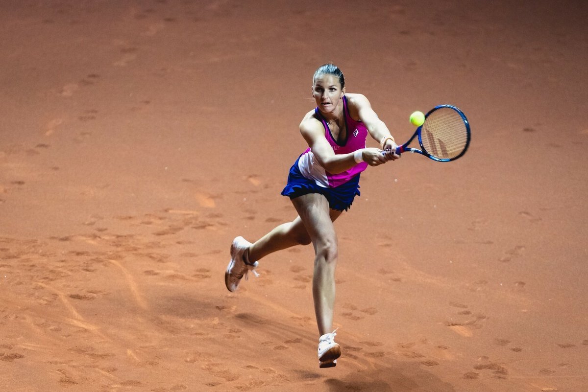 Karolína Plíšková v zápase proti Petře Kvitové v prvním kole turnaje ve Stuttgartu