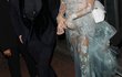 Herec Colton Haynes s půvabnou partnerkou přichází na svatbu Sereny Williamsové Herec Colton Haynes s půvabnou partnerkou přichází na svatbu Sereny Williamsové
