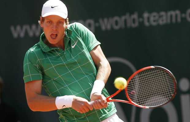Tomáš Berdych v duelu Světového poháru proti Australanovi Carstenu Ballovi Tomáš Berdych v duelu Světového poháru proti Australanovi Carstenu Ballovi
