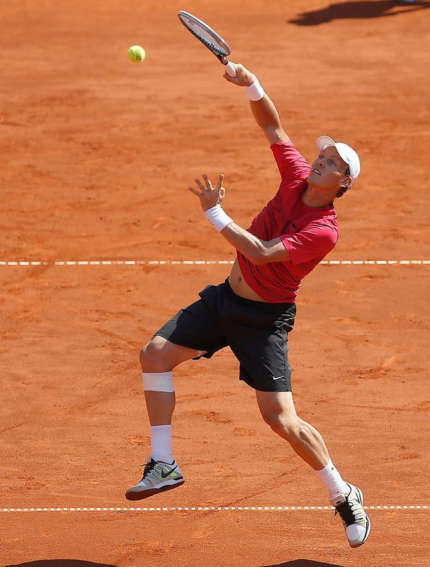 Tomáš Berdych smečuje v zápase Světového poháru proti Argentinci Berlocqovi Tomáš Berdych smečuje v zápase Světového poháru proti Argentinci Berlocqovi