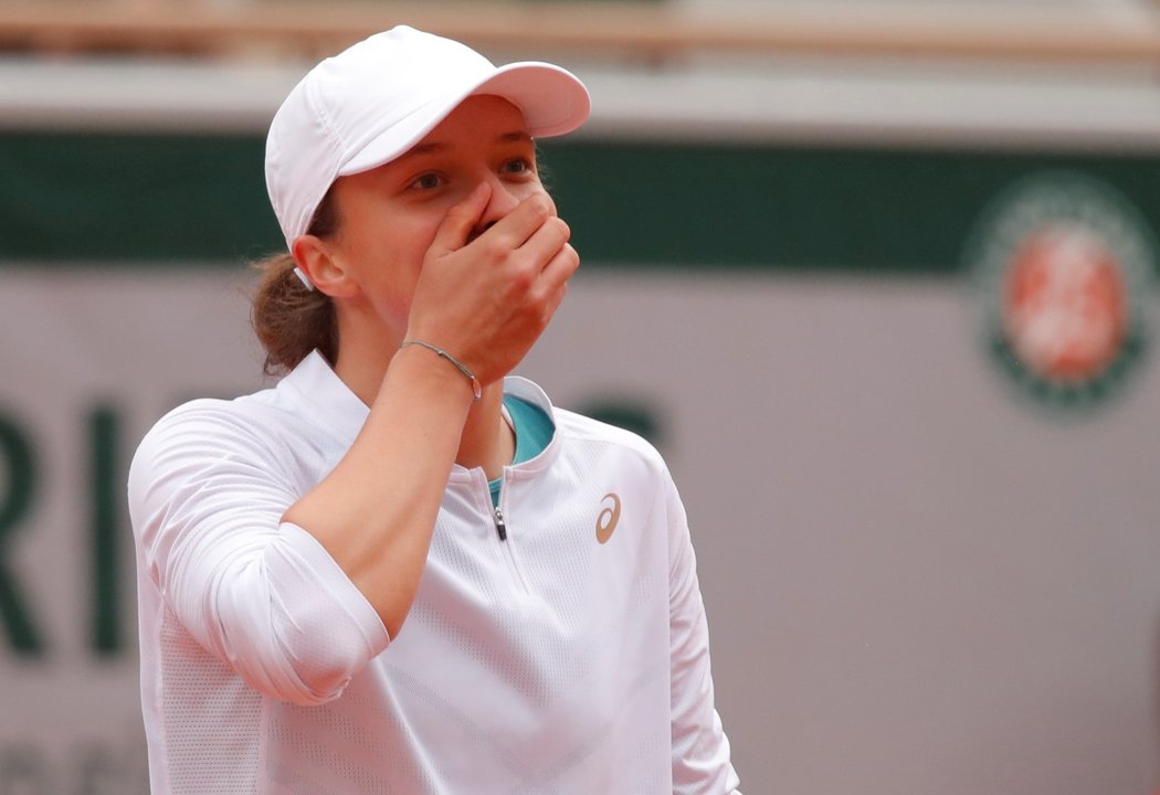 Polská tenistka Iga Šwiateková se raduje ze senzační výhry na French Open