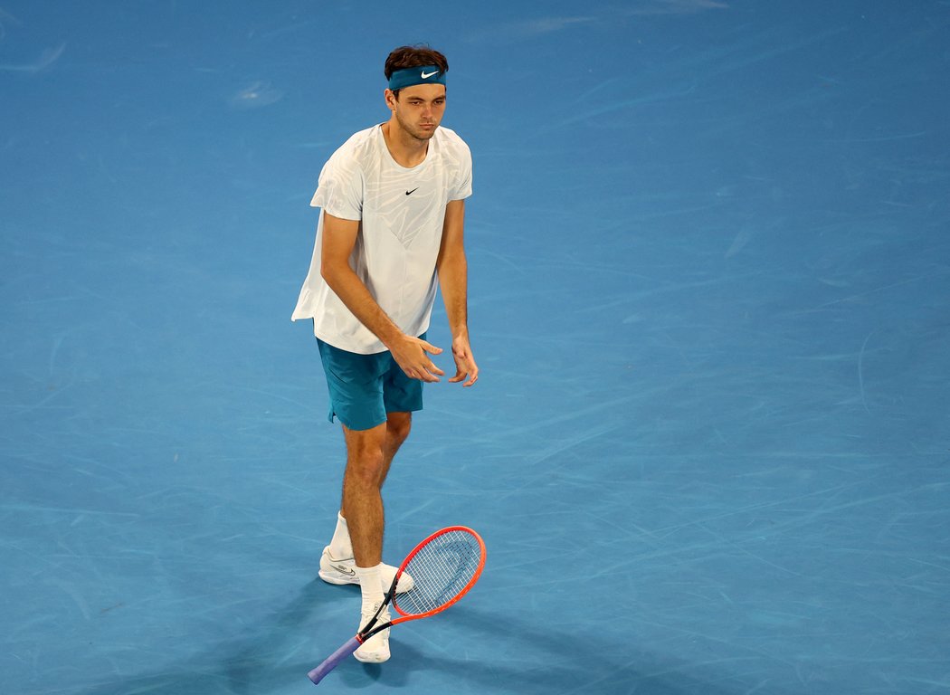 Taylor Fritz, aktuálně devátý nejlepší tenista podle žebříčku ATP, namaloval po zápase na kameru cosi, co vypadalo jako mužské přirození