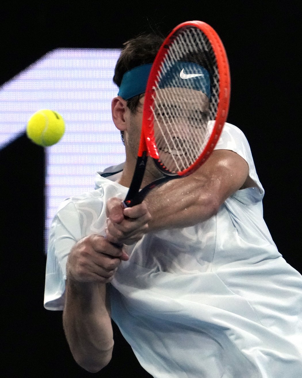 Američan Fritz slavil na úvod Australian Open úspěch. Nejen postupem do druhého kola, ale také malůvkou na kameře