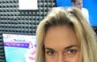 Klára Koukalová ve studiu O2 TV, kde komentuje tenis...