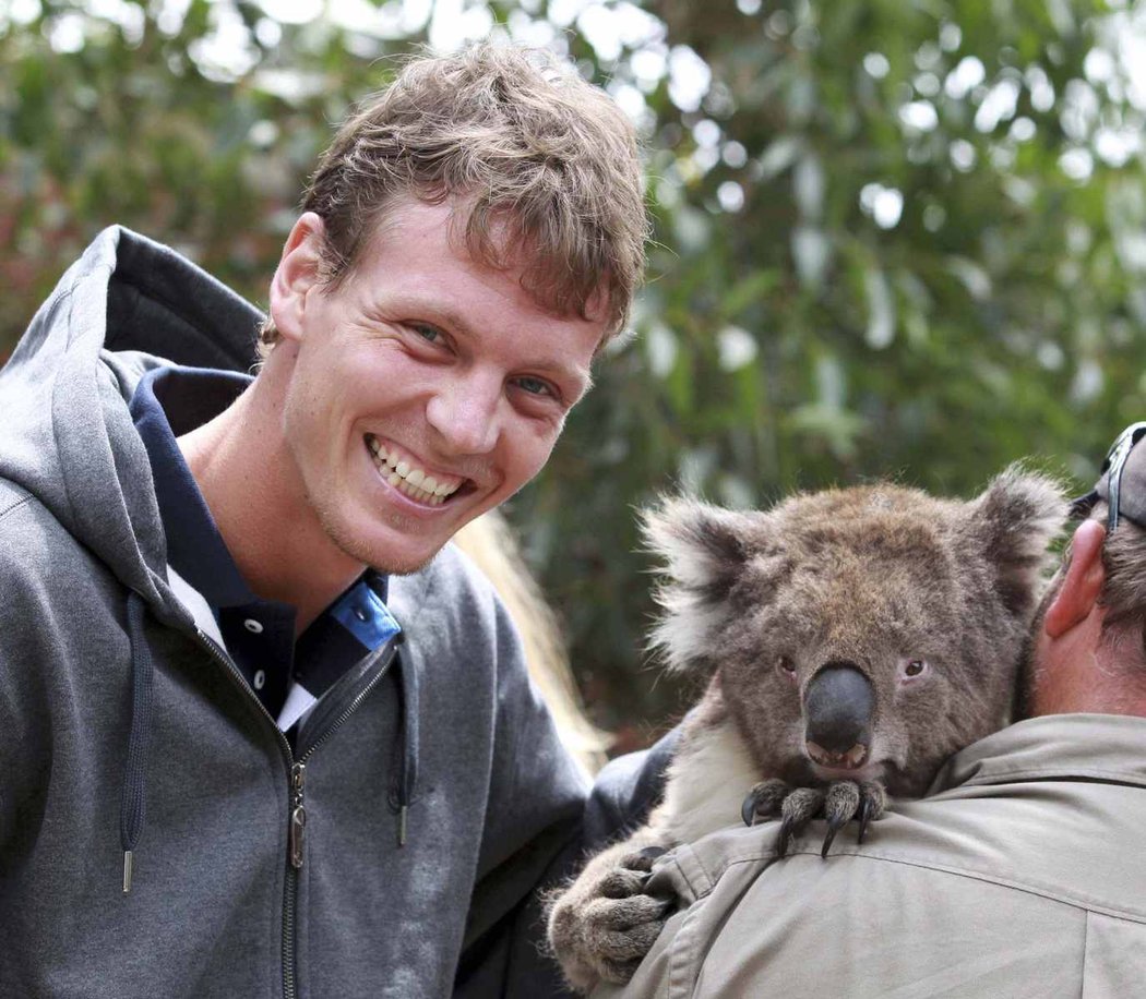 Tomáš Berdych a koala. Takhle trávil český tenista čas před čtvrtfinálovou bitvou s Djokovičem na loňském Australian Open