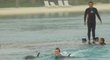 I Tomáš Berdych má z turnajů zkušenosti se zvířátky, v Dubaji si i přítelkyní Ester užíval s delfíny