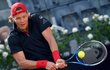 Tomáš Berdych v zápase s Denisem Šapovalovem