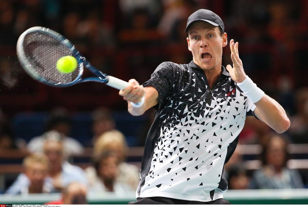 ŘÍJEN 2014. V hale v Paříži šel Berdych do černobílé kombinace