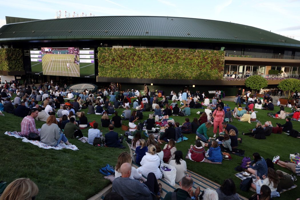 Popularita tenisového Wimbledonu se drží stále vysoko, travnatý povrch se zamlouvá velkému počtu hráčů