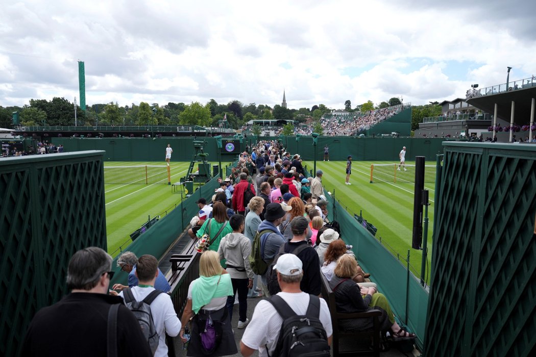 Popularita tenisového Wimbledonu se drží stále vysoko, travnatý povrch se zamlouvá velkému počtu hráčů