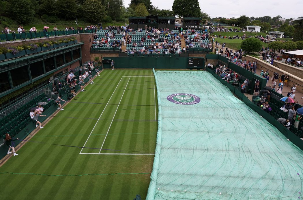 Popularita tenisového Wimbledonu se drží stále vysoko, travnatý povrch se zamlouvá velkému počtu hráčů