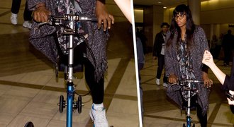 Potíže tenistky: Invalidní Serena žije na tříkolce
