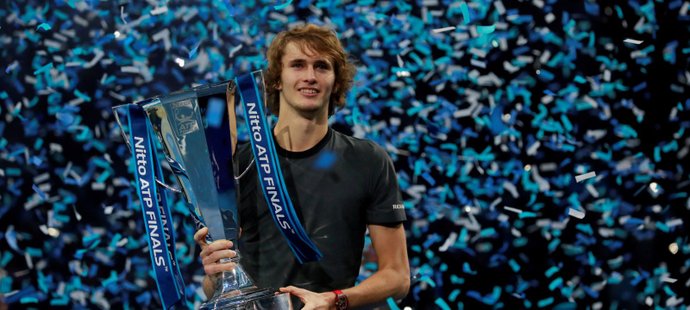 Alexander Zverev se stal nejmladším vítězem Turnaje mistrů od roku 2008, kdy závěrečnou akci sezóny vyhrál jeho finálový soupeř Novak Djokovič.