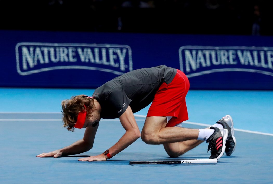 Alexander Zverev se stal nejmladším vítězem Turnaje mistrů od roku 2008, kdy závěrečnou akci sezóny vyhrál jeho finálový soupeř Novak Djokovič.