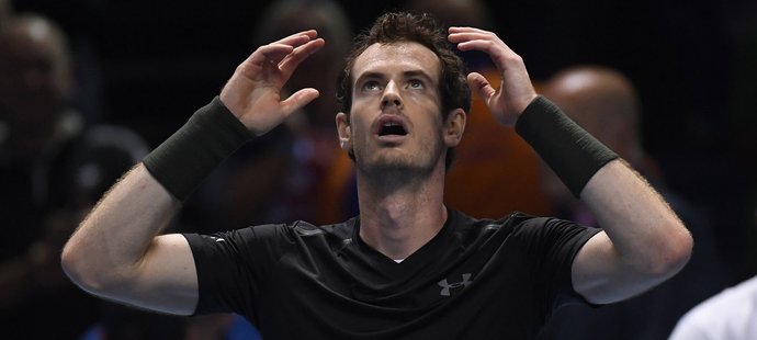 Britský tenista Andy Murray po svém finálovém triumfu na Turnaji mistrů nad Novakem Djokovičem