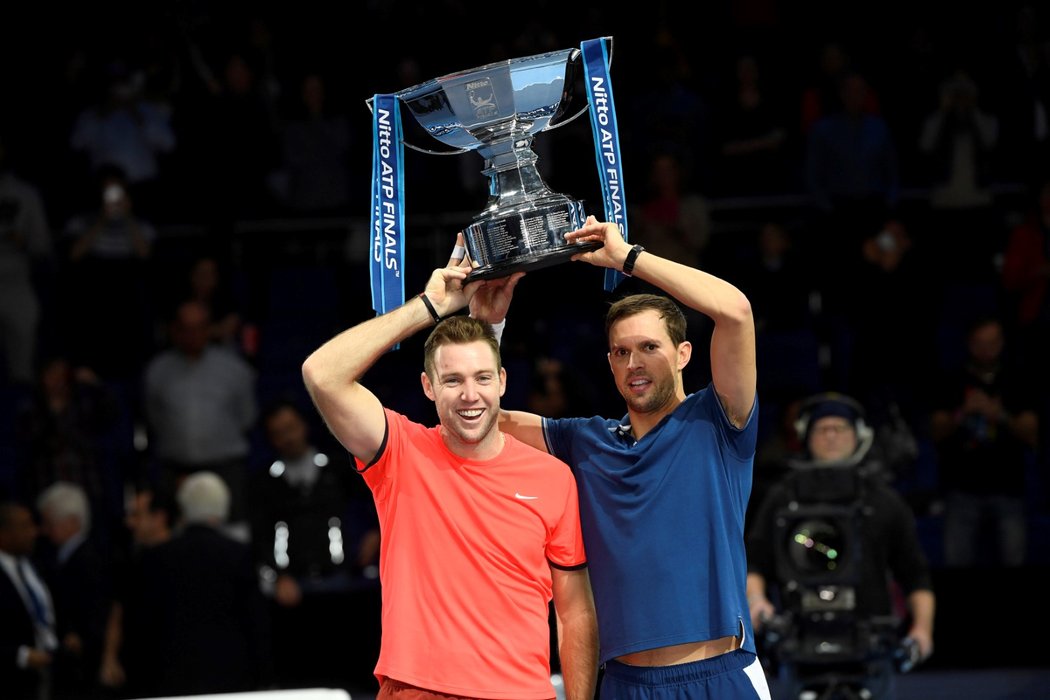 Mike Bryan a Jack Sock porazili ve finále Turnaje mistrů ve čtyřhře francouzskou dvojici Pierre-Hugues Herbert, Nicolas Mahut