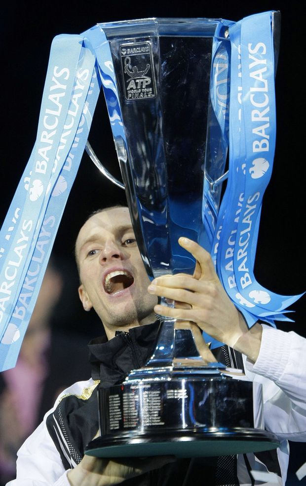 Nikolaj Davyděnko s trofejí pro vítěze Turnaje mistrů Nikolaj Davyděnko s trofejí pro vítěze Turnaje mistrů