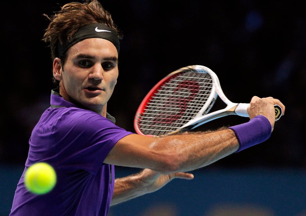 Federerův slajzovaný bekhend.